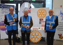 stand du Rotary pour l'opération "jetons le cancer"