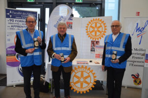 stand du Rotary pour l'opération "jetons le cancer"